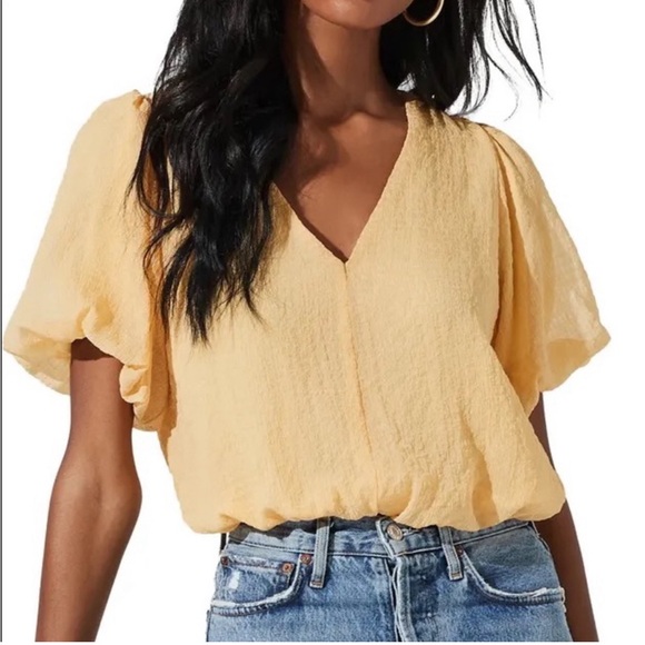 NWT ASTR the Label, Bubble Sleeve Gauze Top, Medium - Picture 4 of 9